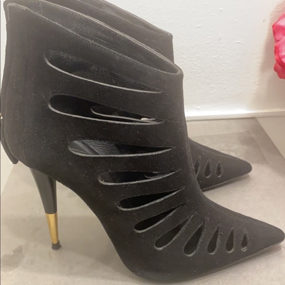 Black booties with gold heel. Giuseppe Zanotti - Picture 7 of 9